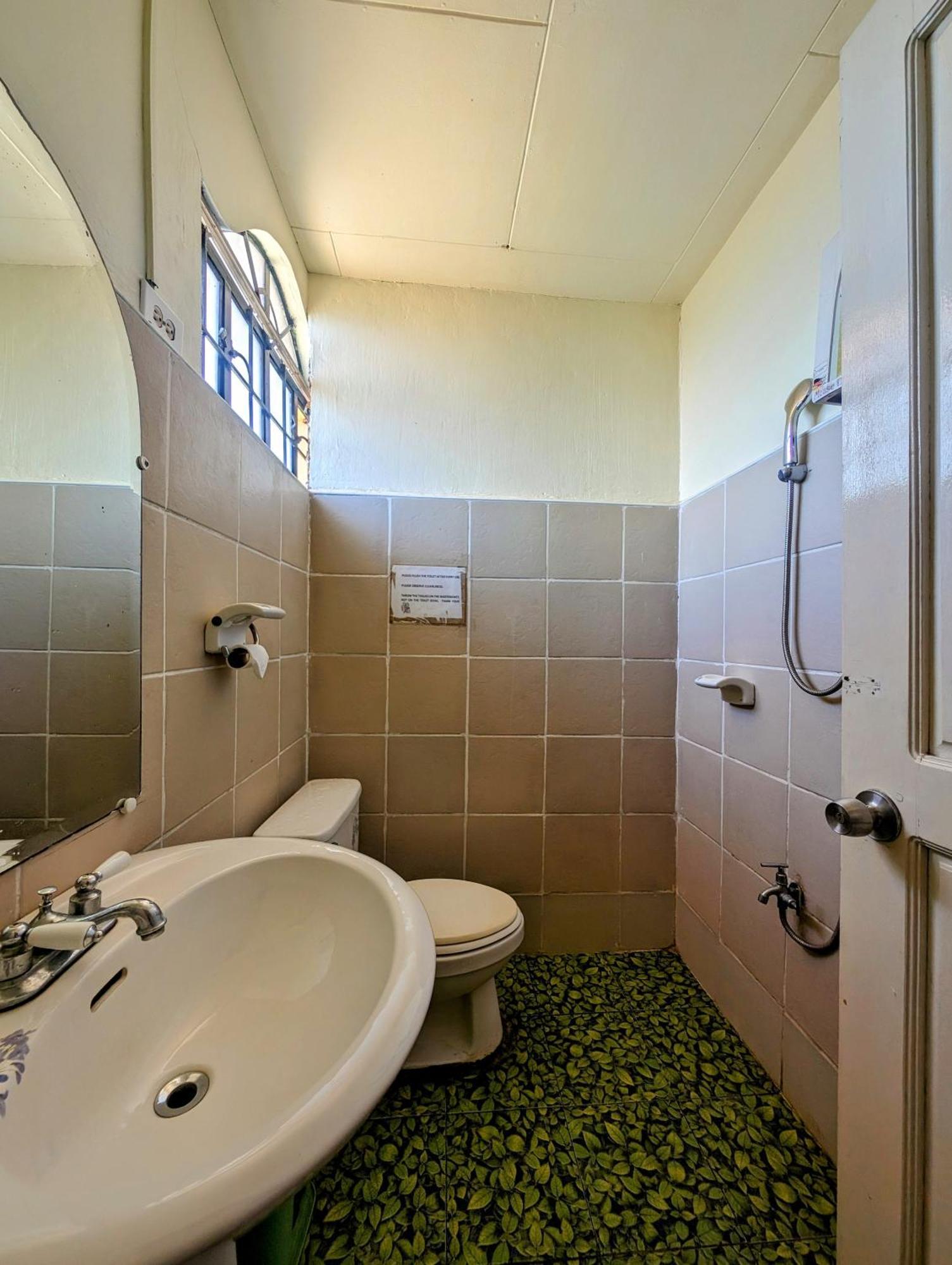 בוסואנגה Screaming Gecko Hostel מראה חיצוני תמונה
